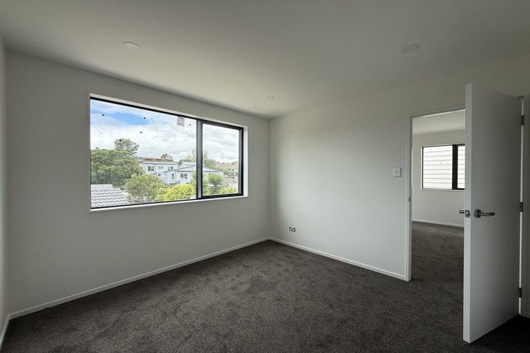 Photo of property in 40 Normanton Street, Glenfield, Auckland, 0629