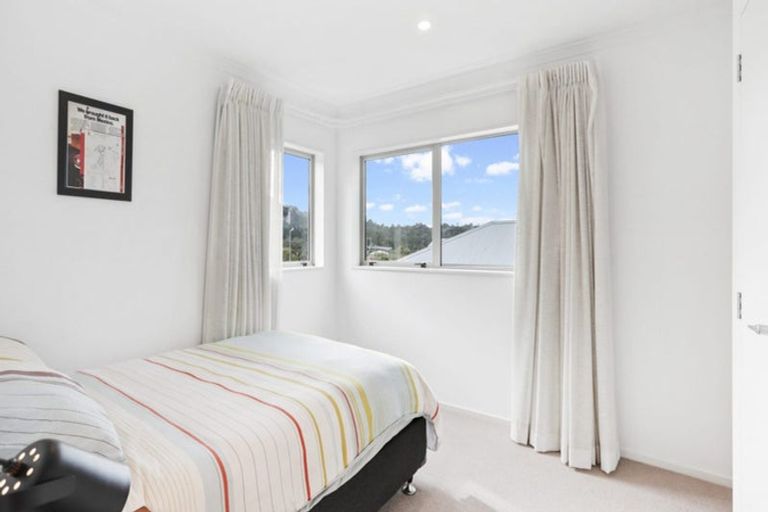 Photo of property in 43 Samuel Cassidy Avenue, Swanson, Auckland, 0614