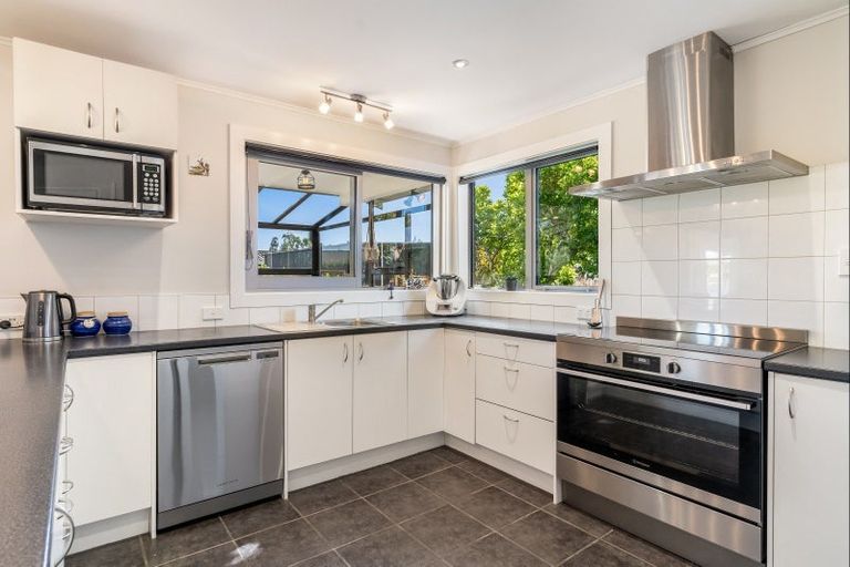 Photo of property in 8 Home Street, Winton, 9720