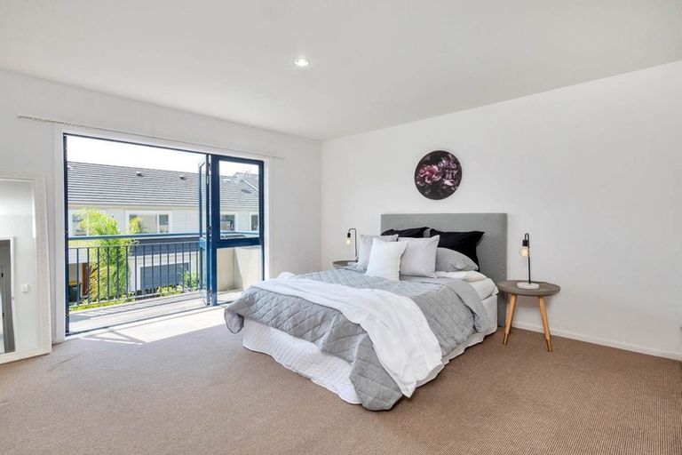Photo of property in 3/70 Fernhill Way, Oteha, Auckland, 0632