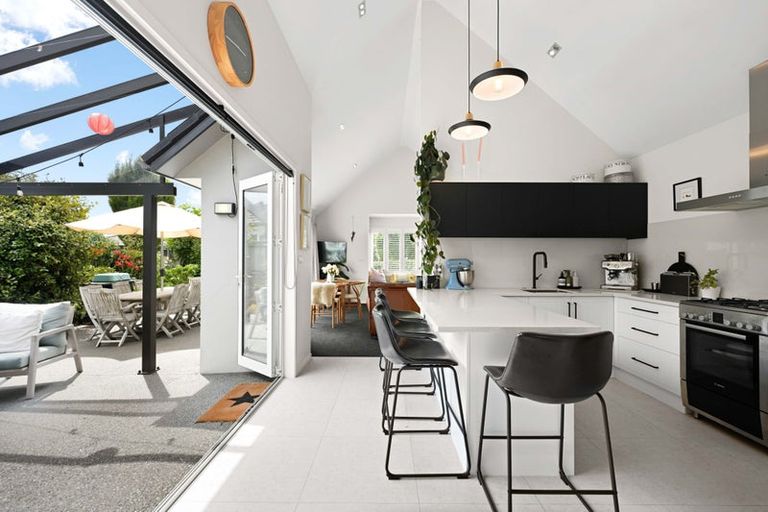 Photo of property in 194 Saint James Drive, Huntington, Hamilton, 3210