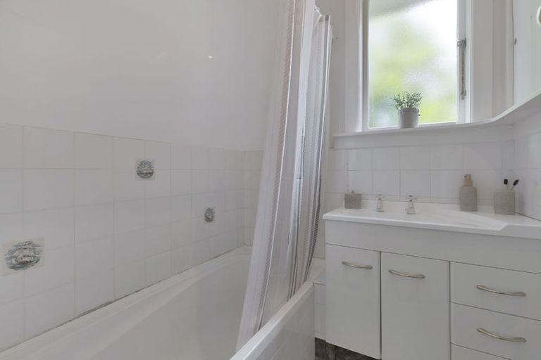 Photo of property in 92 Dyers Pass Road, Cashmere, Christchurch, 8022