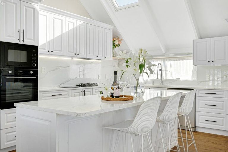 Photo of property in 2/22 Salem Place, Torbay, Auckland, 0630