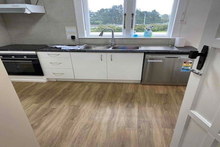 Photo of property in 1072 Great North Road, Point Chevalier, Auckland, 1022