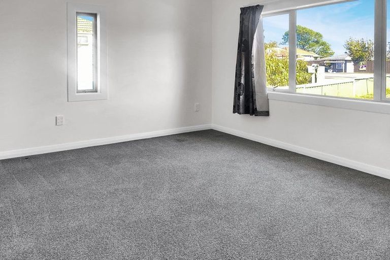 Photo of property in 217 Te Atatu Road, Te Atatu South, Auckland, 0610