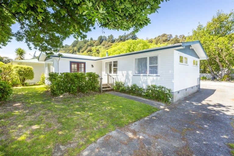 Photo of property in 14 Molloys Road, Te Marua, Upper Hutt, 5018