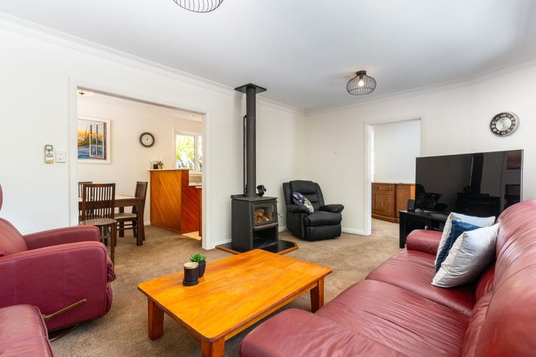 Photo of property in 20 Pinehaven Road, Pinehaven, Upper Hutt, 5019