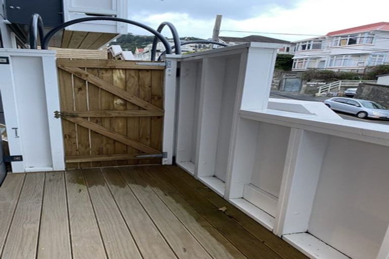 Photo of property in Pirie Street Townhouses, 3/35 Pirie Street, Mount Victoria, Wellington, 6011