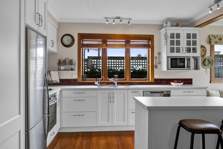 Photo of property in 13 Chilman Street, Strandon, New Plymouth, 4312