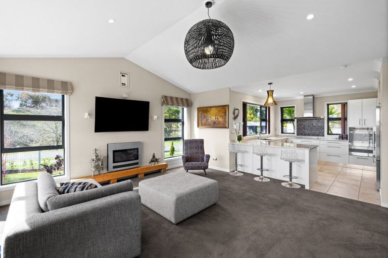 Photo of property in 2 Burbury Ridge, Havelock North, 4130