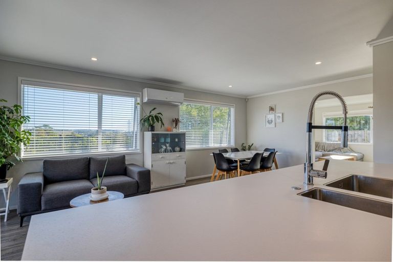Photo of property in 10 Grenache Way, Kumeu, 0810
