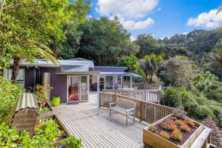Photo of property in 46 Wood Bay Road, Titirangi, Auckland, 0604