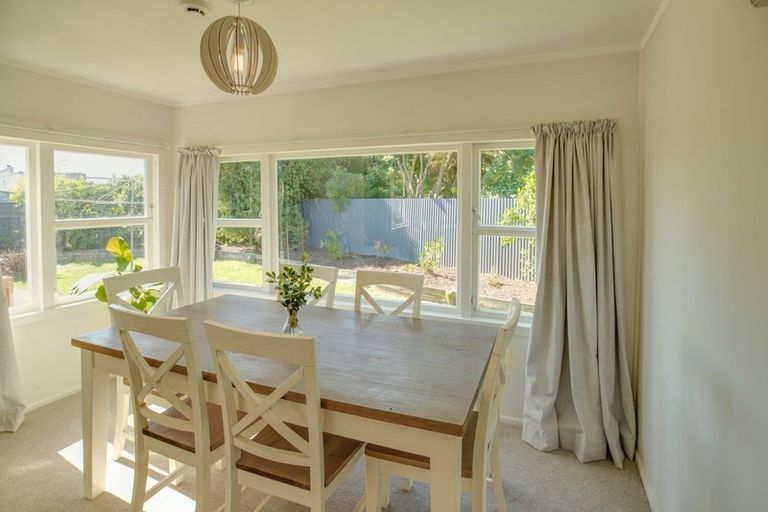 Photo of property in 9 Albert Street, Clive, 4102