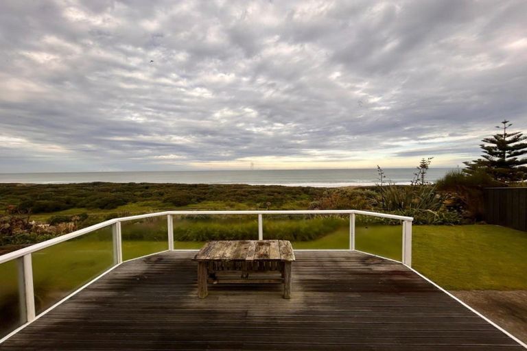 Photo of property in 121 Karaka Street, Castlecliff, Whanganui, 4501