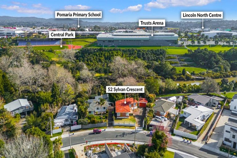 Photo of property in 52 Sylvan Crescent, Te Atatu South, Auckland, 0610