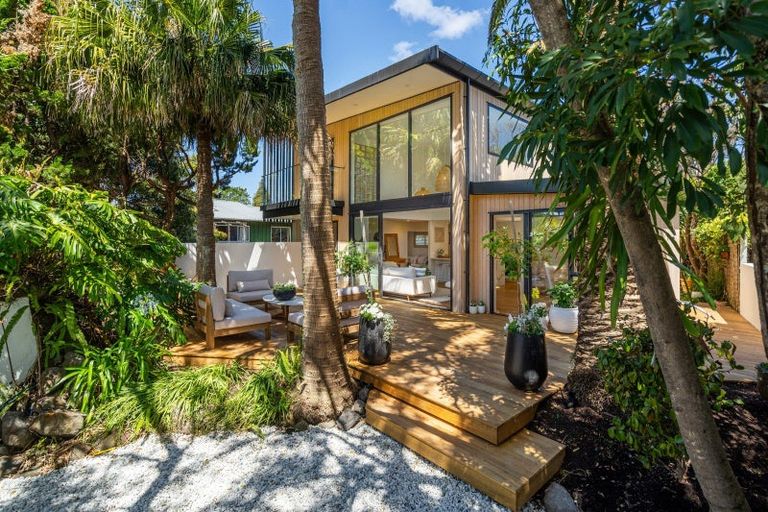 Photo of property in 2/236 Beach Road, Campbells Bay, Auckland, 0630