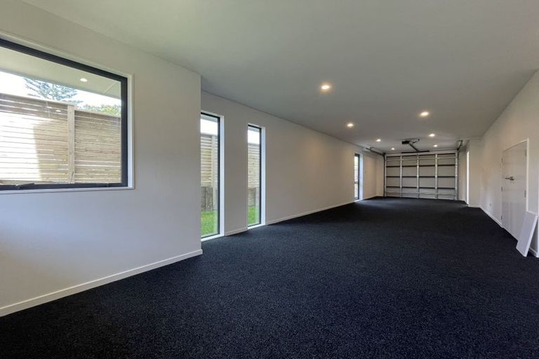 Photo of property in 1/11 Oteha Valley Road, Northcross, Auckland, 0632