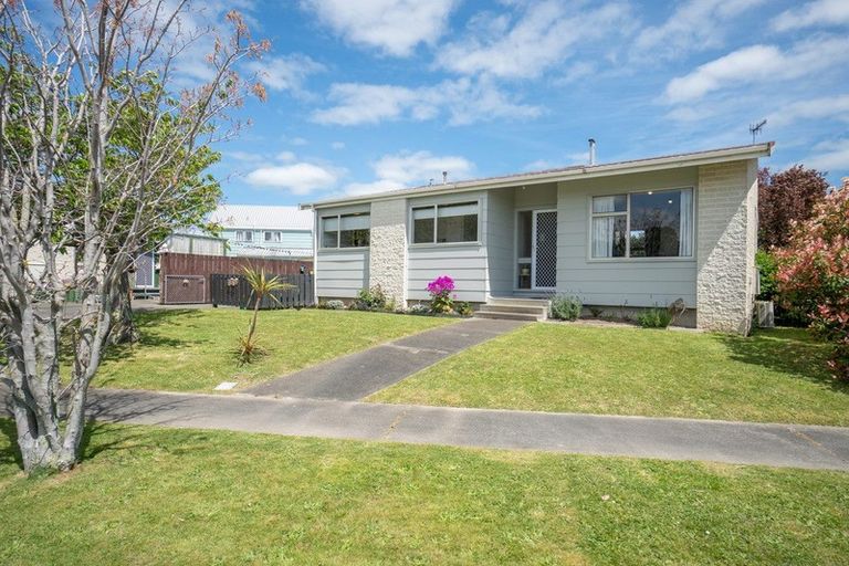 Photo of property in 15 Chelmarsh Place, Highbury, Palmerston North, 4412