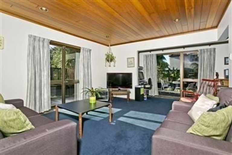 Photo of property in 3/14 Marama Street, Castor Bay, Auckland, 0620