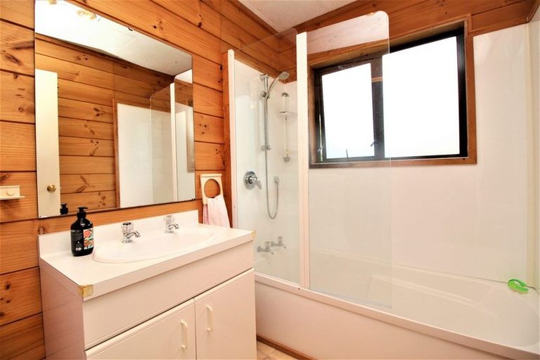 Photo of property in 35 South Lynn Road, Titirangi, Auckland, 0604