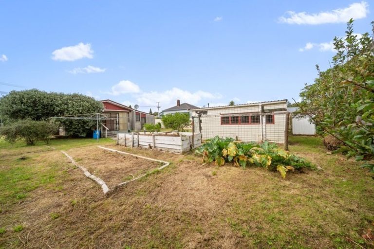 Photo of property in 16 Hinau Street, Inglewood, 4330