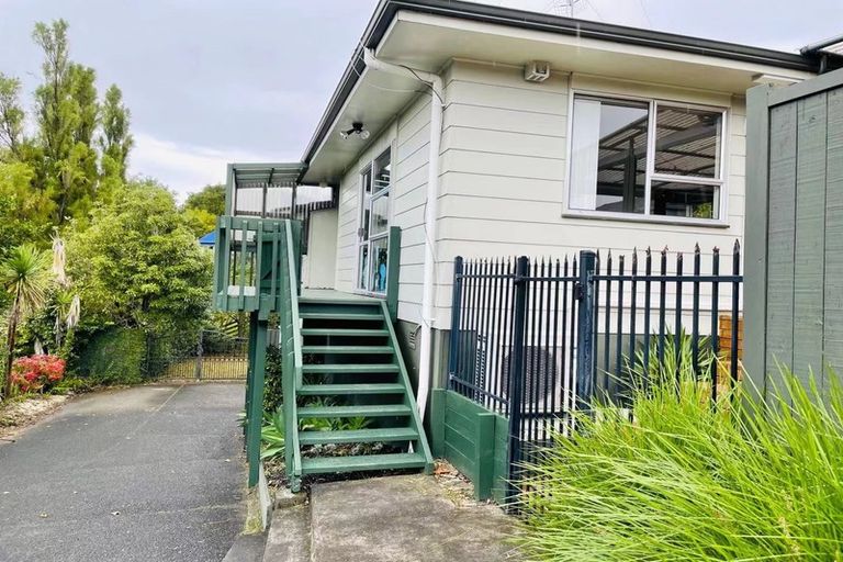 Photo of property in 23 Trias Road, Totara Vale, Auckland, 0629