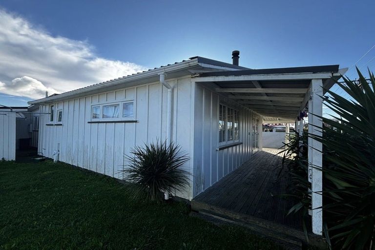 Photo of property in 11 Domett Street, Waitara, 4320