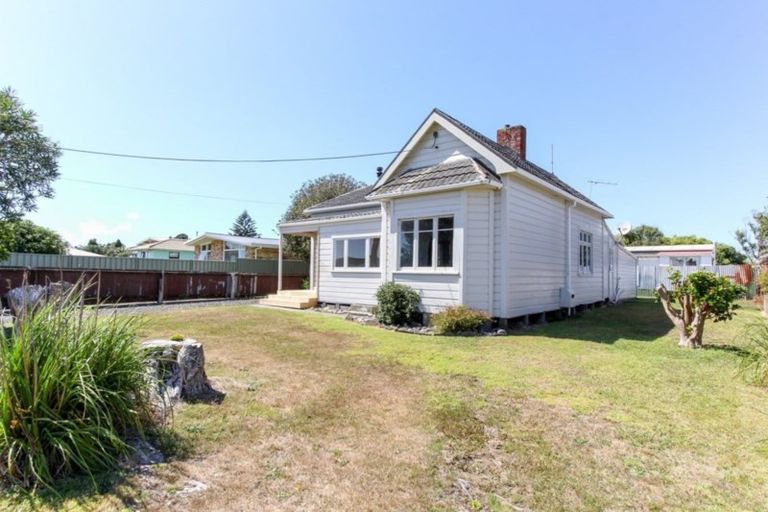 Photo of property in 17a Brookes Terrace, Waitara, 4320