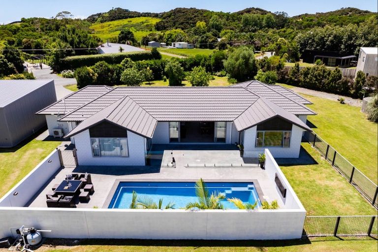 Photo of property in 70 Jack Boyd Drive, Mangawhai Heads, Kaiwaka, 0573