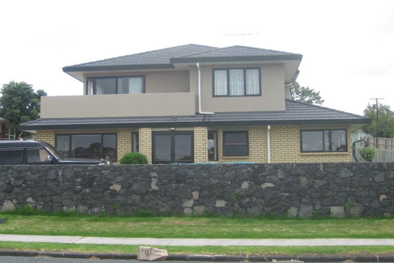 Photo of property in 1/49 College Road, Northcote, Auckland, 0627