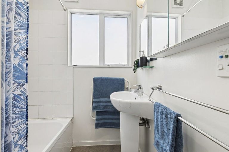 Photo of property in Winslow Apartments, 12/2 Ohiro Road, Aro Valley, Wellington, 6021