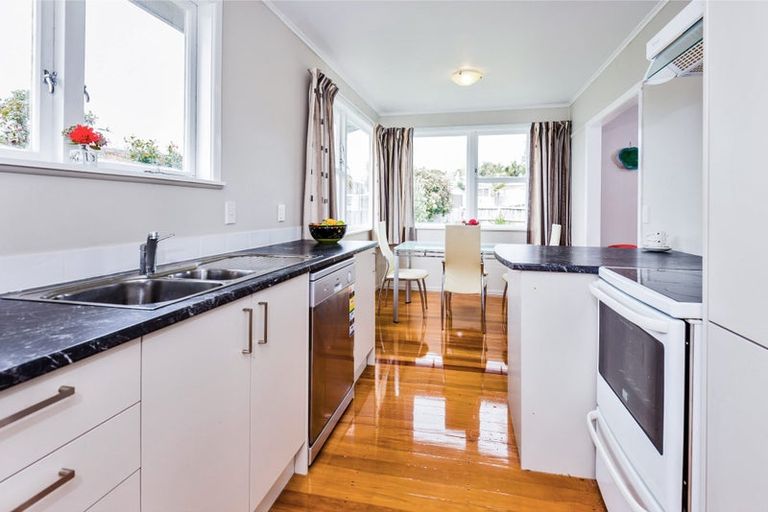 Photo of property in 2 Claridge Street, Glen Eden, Auckland, 0602