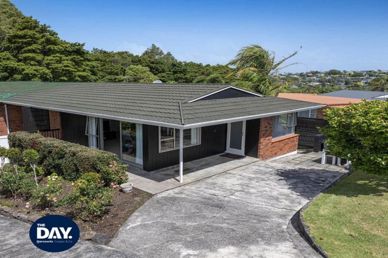 Photo of property in 1/11 Northwick Place, Hillcrest, Auckland, 0627