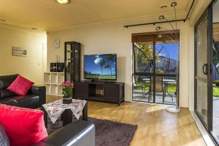 Photo of property in 12 Kanuka Way, Albany, Auckland, 0632