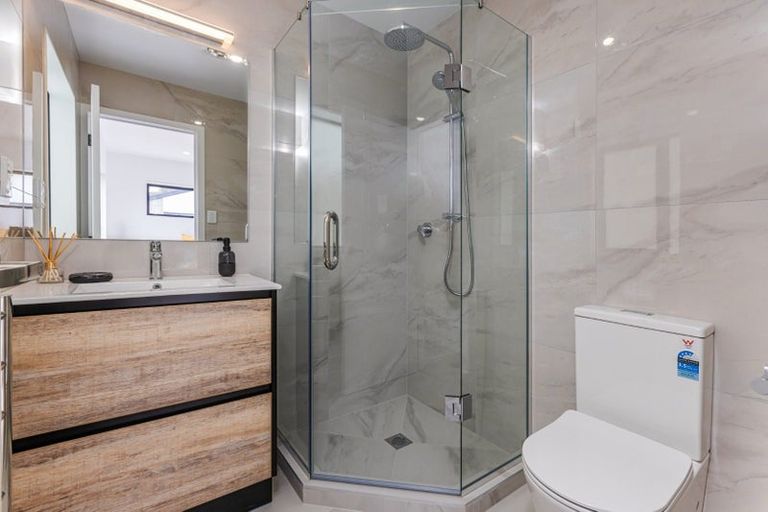 Photo of property in 7c Gladfield Lane, Te Atatu Peninsula, Auckland, 0610