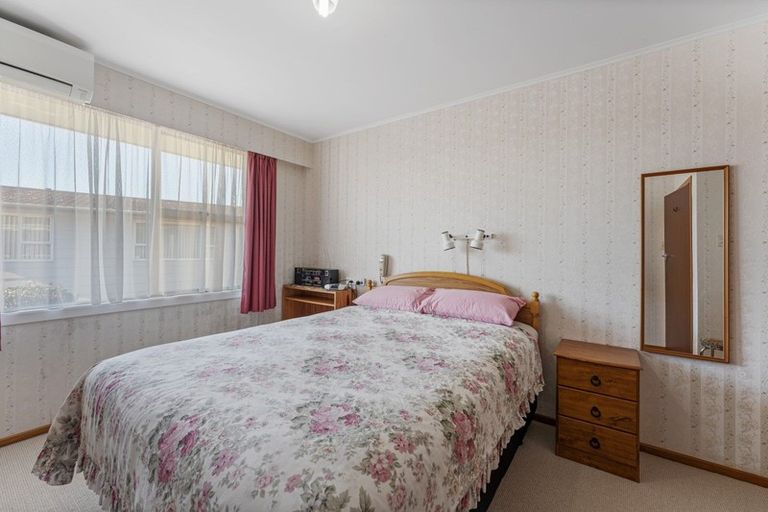 Photo of property in 2/4 Severn Place, Spotswood, New Plymouth, 4310