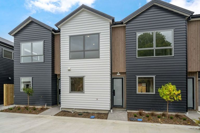 Photo of property in 2/10 Marion Street, Silverstream, Upper Hutt, 5019
