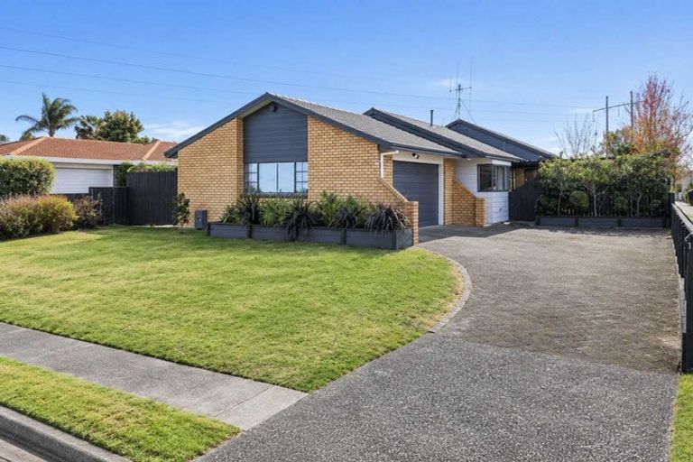 Photo of property in 17 Bayfair Drive, Mount Maunganui, 3116