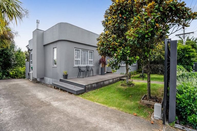 Photo of property in 19 Alberta Road, Glen Avon, New Plymouth, 4312