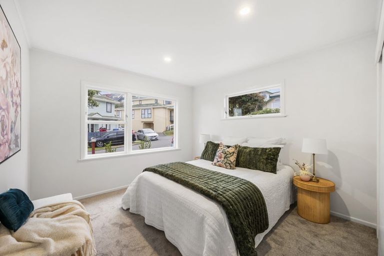 Photo of property in 26 Waiwera Crescent, Maupuia, Wellington, 6022