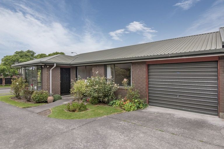 Photo of property in 9a Creese Place, Redwood, Christchurch, 8051