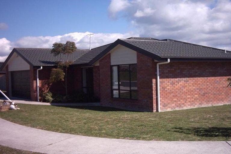 Photo of property in 11 Sunvista Avenue, Oteha, Auckland, 0632