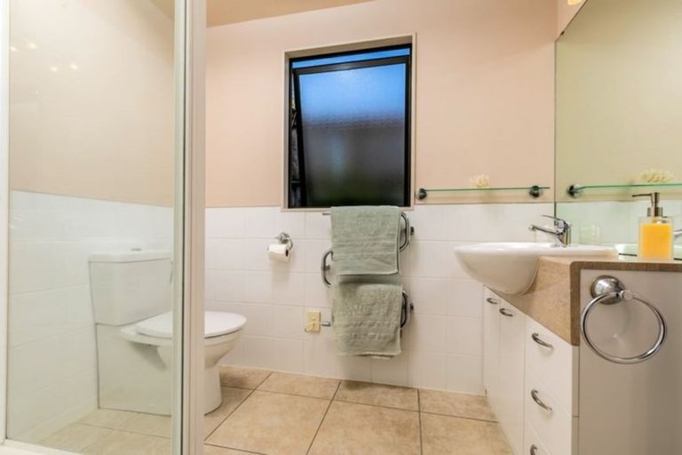 Photo of property in 13 Admirals Court Drive, Greenhithe, Auckland, 0632