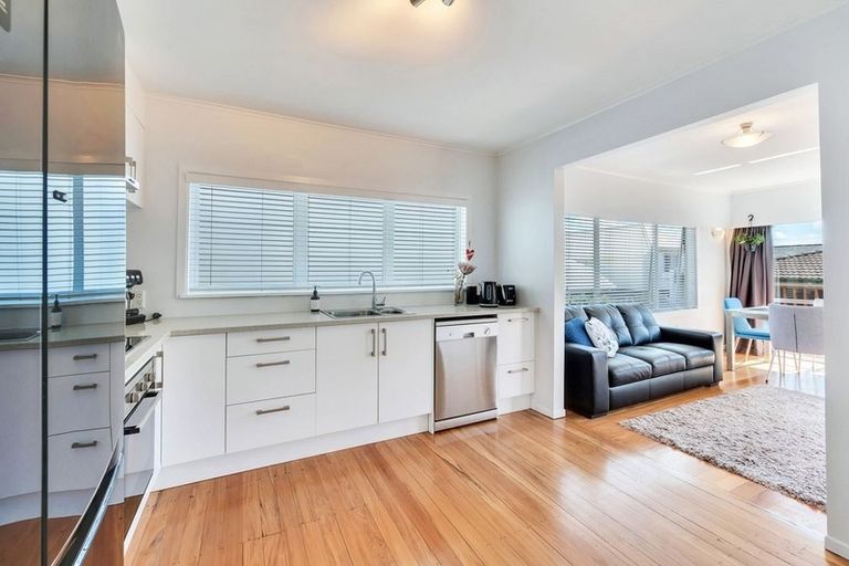 Photo of property in 1/1 Newington Road, Henderson, Auckland, 0612