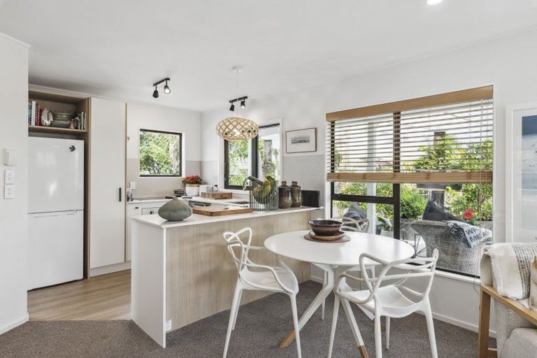 Photo of property in 2 Island View Terrace, Waikanae Beach, Waikanae, 5036