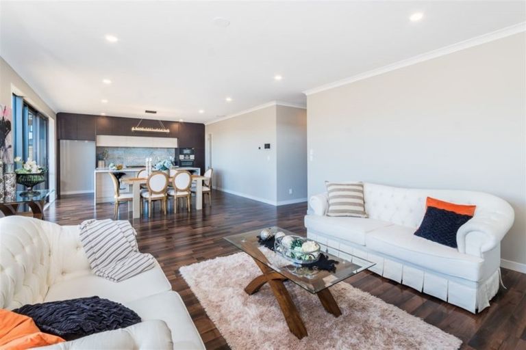 Photo of property in 17 Tawatawa Street, Long Bay, Auckland, 0630