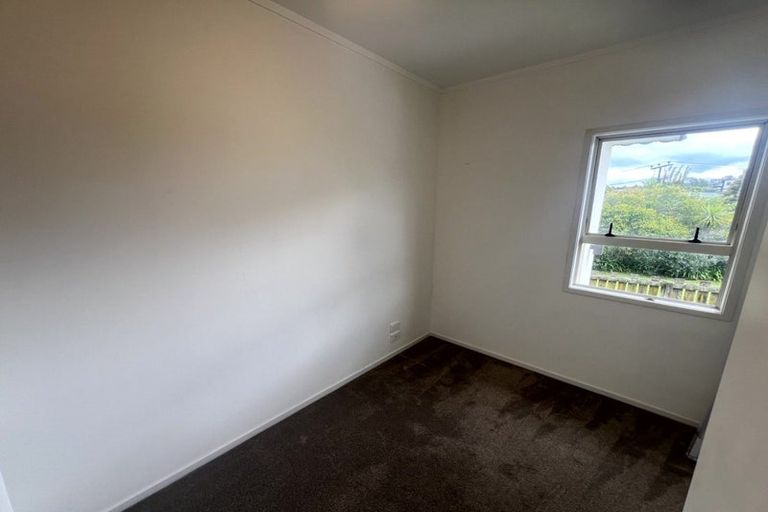 Photo of property in 1/3 Exmouth Road, Northcote, Auckland, 0627