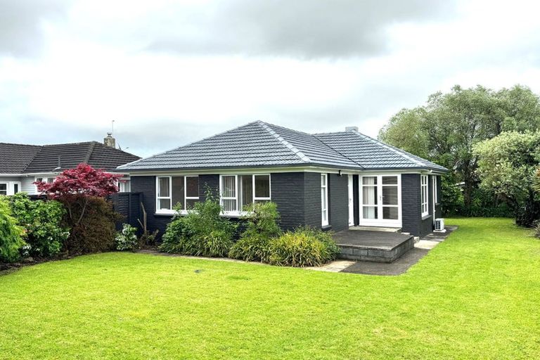 Photo of property in 37 Shortt Avenue, Mangere Bridge, Auckland, 2022