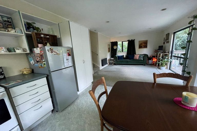 Photo of property in 4 Eastglen Road, Glen Eden, Auckland, 0602