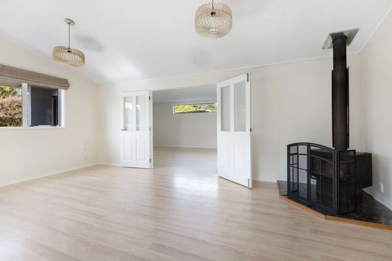 Photo of property in 9 Ambury Place, Merrilands, New Plymouth, 4312